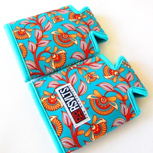 Porta Lattina Personalizzato RYO in Neoprene con Stampa Serigrafica e Sublimazione, Bordo Rifinito, 330ml Pieghevole - Product Image 1