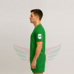 เสื้อยืดและกางเกงขาสั้นฟุตบอลสไตล์เรโทรพิมพ์ลายเม็กซิโกแบบกำหนดเอง ชุดแข่งฟุตบอลโลกสำหรับผู้ชาย ชุดฝึกซ้อมสองชิ้น ชุดกีฬา 2026 - Product Image 3