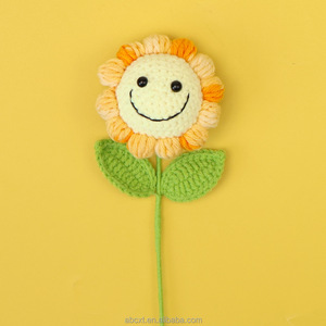 Orsetto di peluche fatto a mano all'uncinetto con adorabile bouquet di tulipani gialli, bouquet decorativo per Capodanno, bouquet da fiorista - Product Image 3