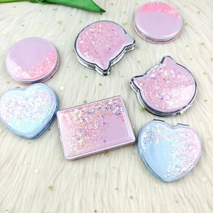 Espejo de Bolsillo Plegable de Doble Cara con Cristales Brillantes y Efecto de Arena Movediza, Espejo de Corazón - Product Image 3