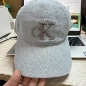 قبعة بيسبول Xckv للرجال والنساء بتصميم عصري مع حروف مطرزة، قبعة جينز جوكر، نفس تصميم جيني - Product Image 5