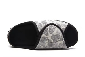 Migliore assistenza sanitaria <span class=keywords><strong>scarpe</strong></span> <span class=keywords><strong>ortopediche</strong></span> per adulti Unisex sandali estivi pantofole con maglia traspirante fibbia diabetica per uso esterno - Product Image 2