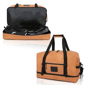 กระเป๋าเดินทางแบบถือสำหรับผู้หญิงขนาดใหญ่ ยี่ห้อ BSCI รุ่น Custom Weekender พร้อมช่องใส่รองเท้า - Product Image 3