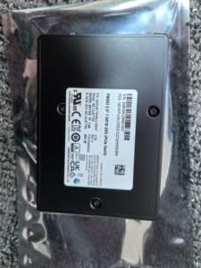 Para PM983 7.68T U2 NVMe MZQLB7T6HMLA-00007, SSD Interno para Servidor Empresarial, Interfaz PCIE GEN3, Velocidad de Lectura/Escritura de 501-600 MB/s - Product Image 4