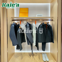 Magasin de tailleur moderne pour exposer les vêtements pour décorer mon magasin de tailleur Costume pour hommes Magasin de vêtements Design d'intérieur