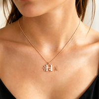 Collier initial araignée délicat en acier inoxydable avec pendentif lettre et chaîne câble – Tendance quotidienne, bijoux pour femmes, Halloween
