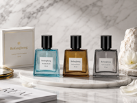 Flacon de parfum carré en verre de 30 ml, simple et élégant, avec pompe pulvérisatrice, coloré et transparent, en stock en usine