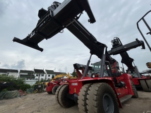 รถยกตู้คอนเทนเนอร์ Kalmar DRT450 มือสอง, รถยกตู้คอนเทนเนอร์สำหรับท่าเรือมือสอง - Product Image 4