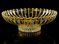 Plateau à fruits en verre cristal rayé avec bordure dorée, style bohème léger de luxe, pour la présentation de desserts à la maison ou lors de mariages
