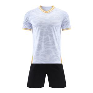 Tenues de football d'équipe et ensembles de vêtements de soccer - Équipement complet pour les jours de match pour les clubs et les écoles - Maillot de football - Product Image 1