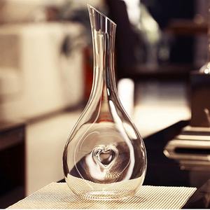 <span class=keywords><strong>Carafe</strong></span> à vin rouge en <span class=keywords><strong>cristal</strong></span> transparent sans plomb de style art occidental classique en forme de cœur, faite à la main, 900 ml, logo personnalisé - Product Image 4