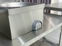 RVS kniebediende handwasbak voor professionele keukens, wandmontage, spoelbak van graad 304, contactloze handsfree wasbak