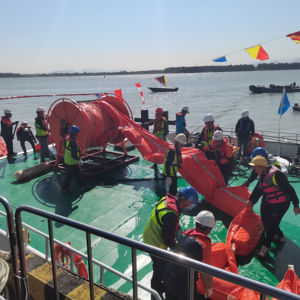 आपातकालीन रिसाव स्थितियों में तेजी से तैनाती के लिए उच्च फ्लोटेशन भ्रूण भरा अवरोध, pvc फोम भरा बेलनाकार बूम - Product Image 1