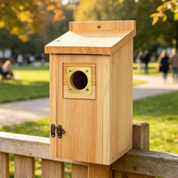 Nichoir en bois pour oiseaux, boîte à nids d'extérieur avec porte avant à loquet, plaque d'entrée en métal, trou rond, toit incliné pour jardin