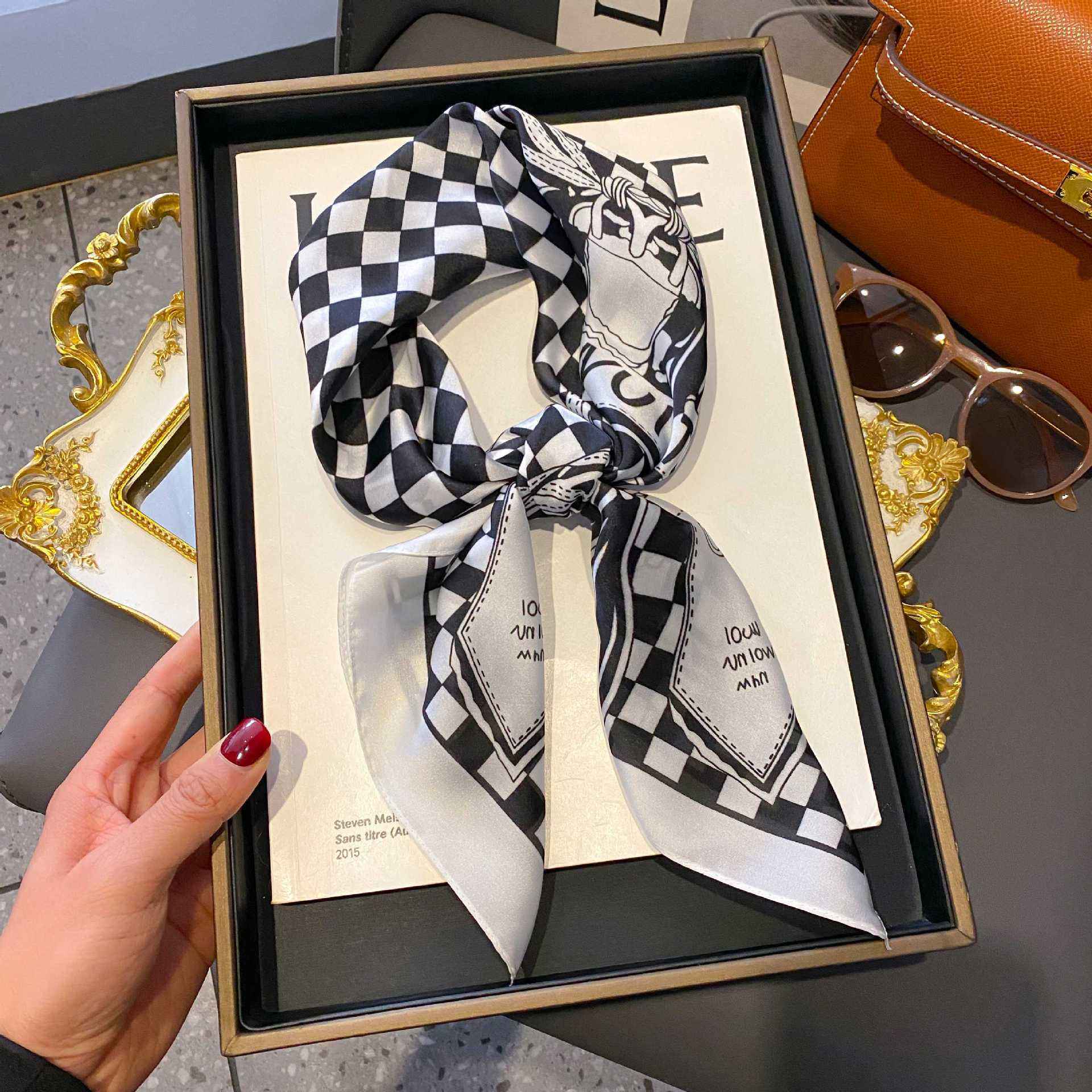 กระเป๋าเดินทาง A0003 สีขาวดำ สไตล์ฝรั่งเศส