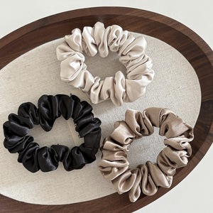Nouvel arrivage <span class=keywords><strong>de</strong></span> chouchous élastiques pour femmes 7cm petit satin plissé petit grand chouchous haut élastique corde à nouer <span class=keywords><strong>queue</strong></span> <span class=keywords><strong>de</strong></span> <span class=keywords><strong>cheval</strong></span> - Product Image 4