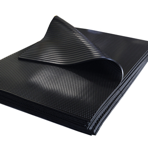 Alfombra de Goma Resistente al Desgaste para Ganado, Cómoda para los Cascos, Suelo Antideslizante para Granjas Lecheras y Establos - Product Image 2