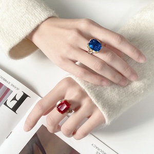 Joyería de Moda Ecológica de Cobre con Circonita Cúbica Roja y Azul de 12*16mm para Mujer, Anillos de Mariposa Grandes y Elegantes - Product Image 6