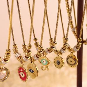 Pulsera de Oro de 18K con Ojo Turco y Ojo Griego, Lujo, Micro Pavé de Zirconia, Dijes de Ojo Griego, Cadena Ajustable, Brazalete con Dijes - Product Image 5