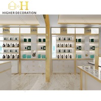 Vitrine d'exposition en verre éclairée par LED avec étagères réglables pour la présentation de produits cosmétiques en magasin
