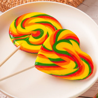 50g Halal gecertificeerde hartvormige regenbooglollipop met fruit smaak, in individueel verpakte snoepverpakking, harde Chinese snack
