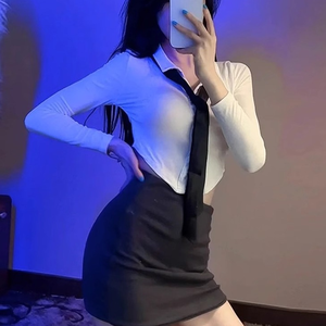 <span class=keywords><strong>Set</strong></span> Femminile Seducente per Discoteca: Minigonna Aderente in Poliestere con Borsa da Segretaria, Stile Puro e Passionale - Product Image 6