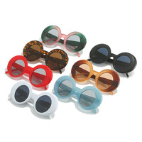 Lunettes de soleil rondes surdimensionnées multicolores en plastique Everglint Optical Wholesale avec verres UV400 pour la protection extérieure et monture de lunettes