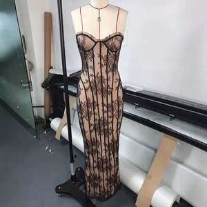 OUDINA Boutique Nuovo Abito Lungo Formale Senza Spalline con Righe Verticali e Inserti in Pizzo, Elegante Vestito <span class=keywords><strong>da</strong></span> Festa per Donne - Product Image 3