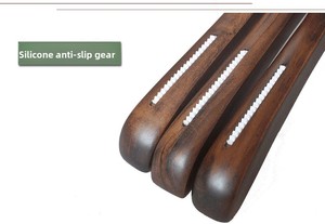 Appendiabiti in Legno Massello Stile Retrò per Negozi di Abbigliamento Femminile, Uso Alberghiero, Clip Antiscivolo per <span class=keywords><strong>Pantaloni</strong></span>, Consegna Campione in 7 Giorni - Product Image 3