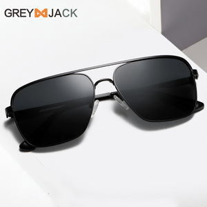 Gafas de Sol Polarizadas para Hombre Greyjack, Montura Metálica Negra, Lentes TAC UV400, Estilo Conductor, Lentes Cuadradas Grandes - Product Image 1