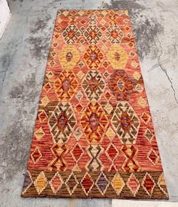 Elegant Wool Hand Tufted Carpet Rug Premium Handmade Designer Area Rug for Luxury Home Office and Hotel Decoration - Product Image 1