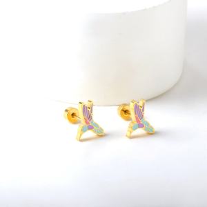 Boucles d'oreilles clous pour enfants et bébés, en acier inoxydable plaqué or 18 carats, motifs papillon, oiseau, pingouin, adorables et fantaisie - Product Image 5