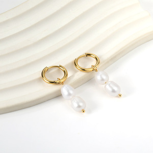 ต่างหูมุกสแตนเลสรูปหัวใจสำหรับผู้หญิงสวมใส่ทุกวัน - Product Image 4