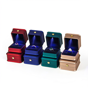 Boîtes à bijoux EVERWIN en gros, boîte à bagues, boîte d'emballage pour bijoux avec LED, étui d'emballage personnalisé pour pendentifs, insert en velours, boîte brodée - Product Image 1