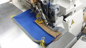 Jukis MO-6704S промышленная 3-нитчатая оверлочная швейная машина высокоскоростная и Энергоэффективная - Product Image 5