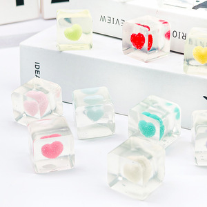 Jouet anti-stress en forme de cœur, en silicone, à presser, pour enfants et adultes, couleur aléatoire, emballage individuel - Product Image 2