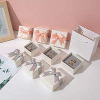 Boîte à bijoux Boîte à bijoux de luxe en laque blanche avec logo sérigraphie Boîtes en papier pour bagues personnalisées pour l'emballage de bijoux