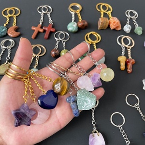 Özel Şifa Taşları Kristal El Sanatları Cilalı Taş Anahtarlıklar Karışık Çeşitli İşlemeli Doğal Kuvars Kristal Anahtarlıklar Hediyelik - Product Image 2