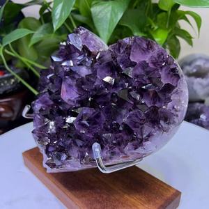 Vente en gros de pierres de méditation Reiki en améthyste naturelle du Brésil gravées en forme de cœur, pour la guérison énergétique et l'artisanat en cristal de quartz - Product Image 4