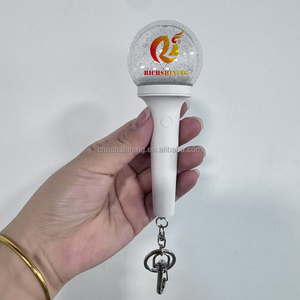 Richshining Glow Key chain Light-LED-Anhänger mit benutzer definiertem Logo und 8 Farbmodi, Valentinstag/Partys/Nachts icherheit - Product Image 1