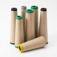 Tube d'expédition en carton kraft brun robuste, enroulé en spirale, avec embouts en plastique pour un envoi postal sécurisé