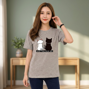 Camiseta de Manga Corta con Capucha Gris para Mujer, Estampado de Gatos de Dibujos Animados 'Love You Love Me', Informal, para Uso Diario, Antiarrugas, Tejido de Punto 100% - Product Image 1