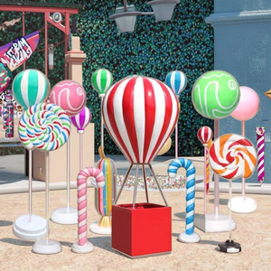 Sculpture <span class=keywords><strong>de</strong></span> bonbons en ballons festifs - Décoration artistique extérieure fantaisiste en fibre <span class=keywords><strong>de</strong></span> verre/résine époxy peinte à la main pour Noël et anniversaire - Product Image 5