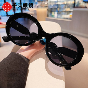 Gafas de Sol Ovaladas Morand Blancas UV400 Ligeras Unisex Estilo Urbano Moda - Product Image 2