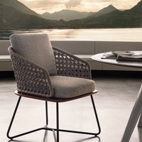 Canapé et chaise en rotin de style nordique pour l'extérieur avec coussins imperméables pour hôtel, villa, cour et jardin - Meubles d'extérieur