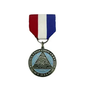 中国工厂金属龙舟装饰金属纪念章，带定制垂坠丝带