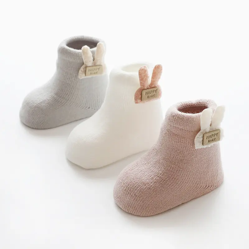 Vente en gros de chaussettes pour nouveau-né, Design de dessin animé, chaussettes thermiques en éponge pour bébé, ensemble cadeau d'hiver