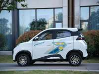 Quadricycle électrique à basse vitesse à 4 roues fermé pour adultes