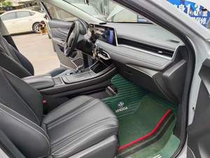 Venucia Grand V 260T Idol PRO 2023 SUV Usada, 1.5T Automática, 190HP, 7DCT, 260Nm, Distancia Entre Ejes de 2700mm, Luces LED, Techo Panorámico - Product Image 3