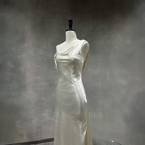 Robe de mariée sirène moderne et brillante NT60 en satin à une épaule avec appliques florales en cristal et jupe longue - Product Image 5